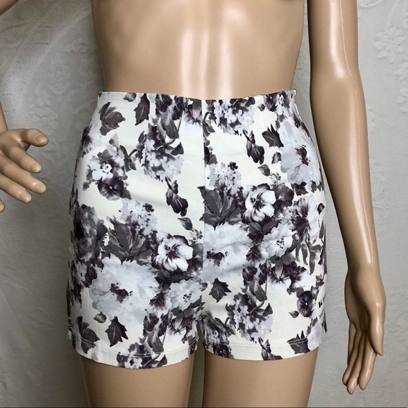 Floral high waisted stretch shorts - Picture 3 of 5